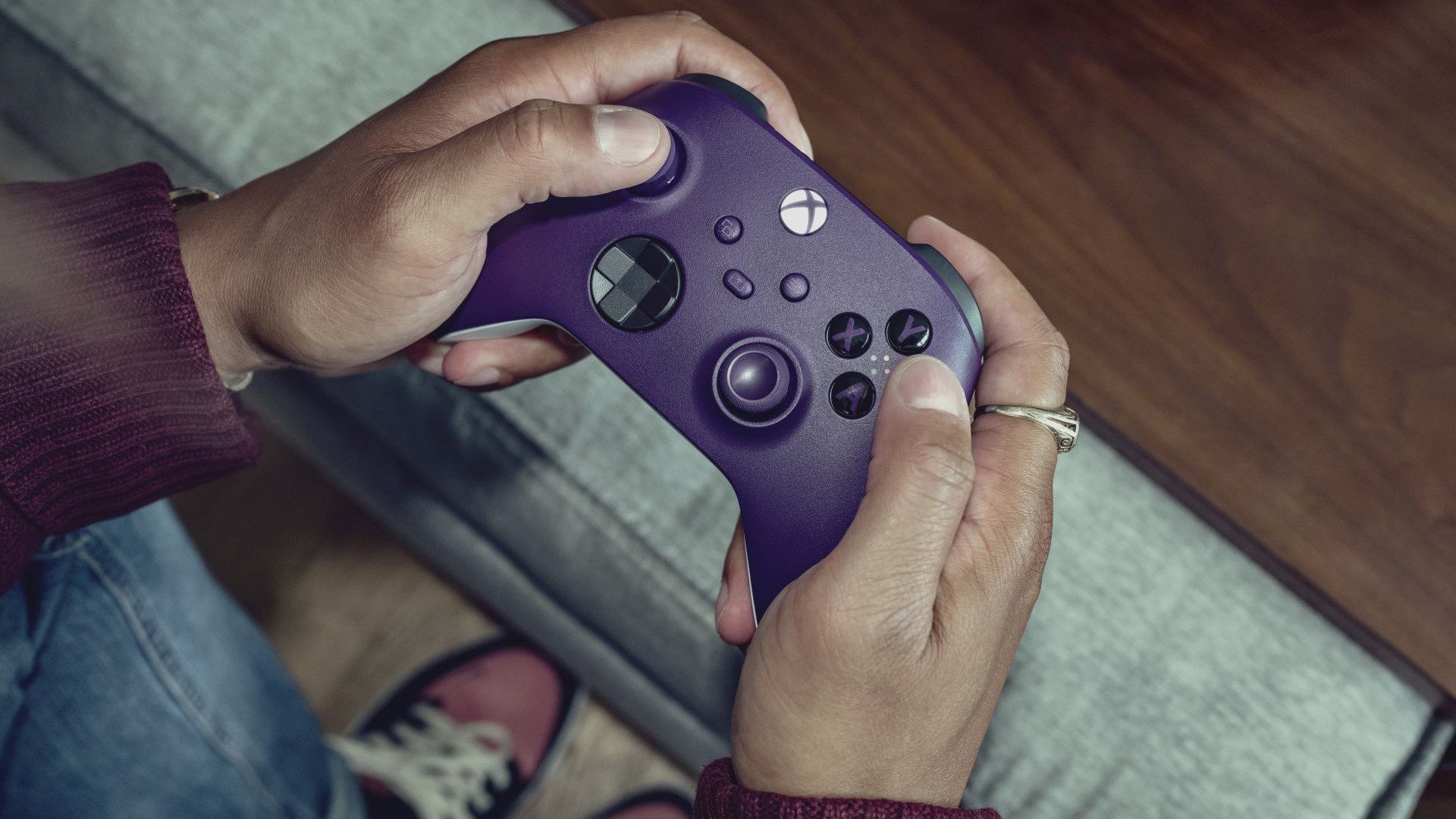 微软推出星空紫Xbox无线手柄